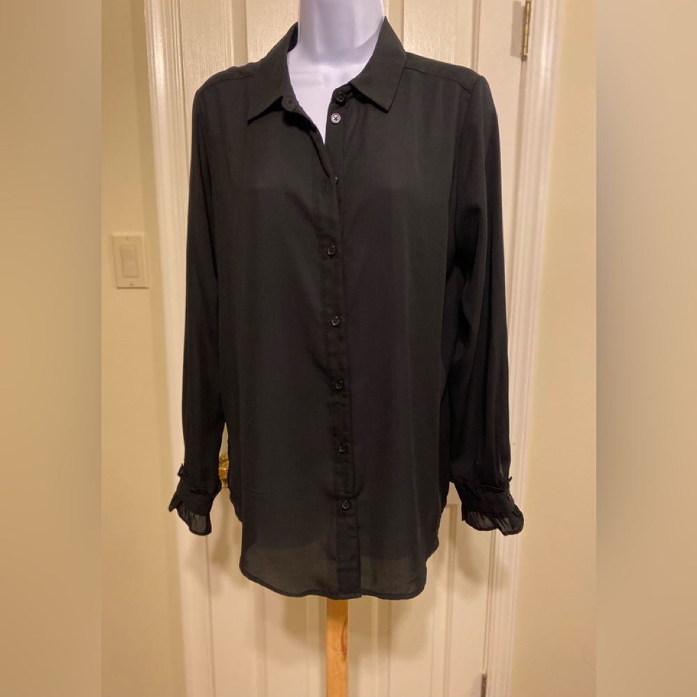 WHO WHAT WEAR - Black Button-Down Chiffon Blouse, Size: M